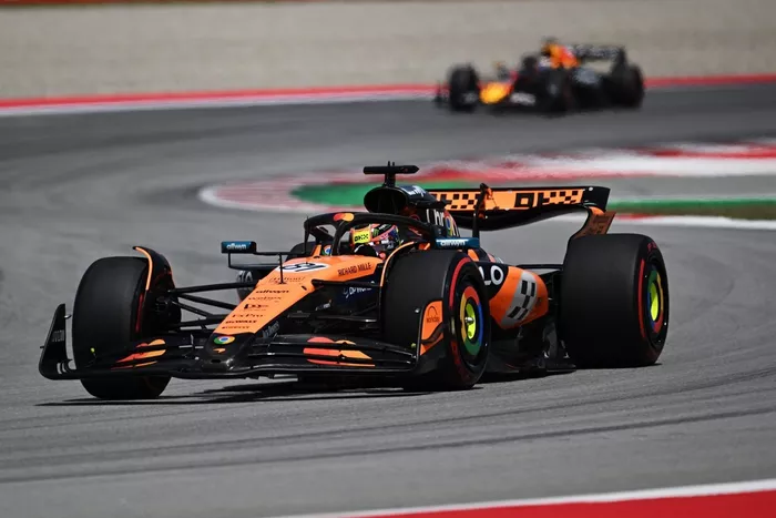 Oscar Piastri, McLaren, Max Verstappen, Red Bull Racing