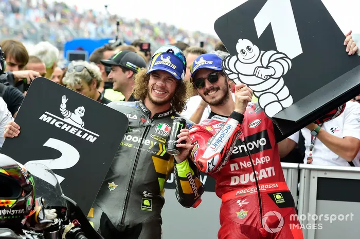 Ganador Francesco Bagnaia, Ducati Team, segundo lugar Marco Bezzecchi, VR46 Racing Team