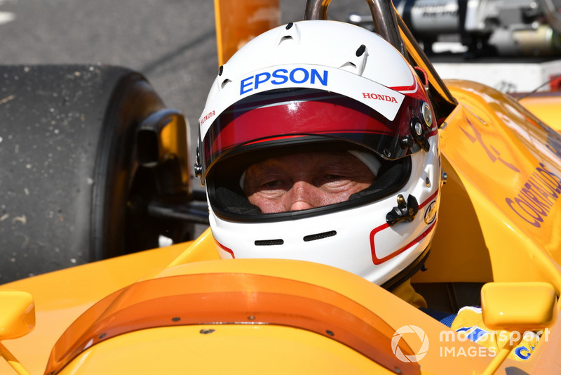 Satoru Nakajima, Lotus 100T lors des Legends F1 30th Anniversary Lap Demonstration