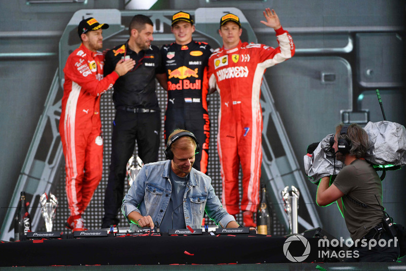 Себастьян Феттель, Ferrari, гоночний інженер Red Bull Racing Гійом Роклен, Макс Ферстаппен, Red Bull Racing, Кімі Райкконен, Ferrari, Армін ван Бюрен