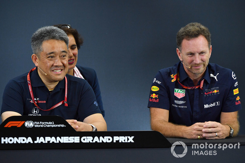 Toyoharu Tanabe, director técnico de Honda F1 y Christian Horner, director de Red Bull Racing