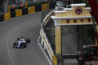 Sacha Fenestraz, Carlin