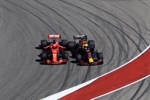 Sebastian Vettel, Ferrari SF71H y Daniel Ricciardo, Red Bull Racing RB14 colisionan en la primera vuelta