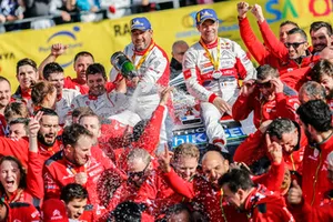 Yarış galibi Sébastien Loeb, Daniel Elena, Citroën World Rally Team Citroën C3 WRC takım ile