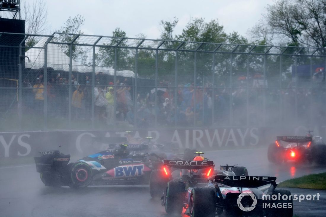Sergio Perez, Red Bull Racing RB20 zderzył się z Pierre Gasly, Alpine A524 