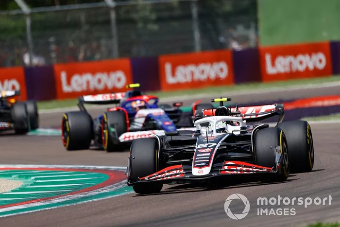 Nico Hulkenberg, Haas VF-24, Yuki Tsunoda, RB F1 Team VCARB 01