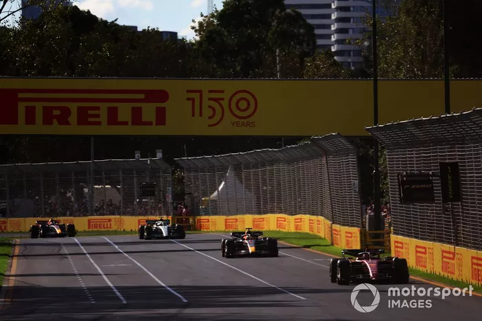 Charles Leclerc, Ferrari F1-75, Max Verstappen, Red Bull Racing RB18, Lewis Hamilton, Mercedes W13