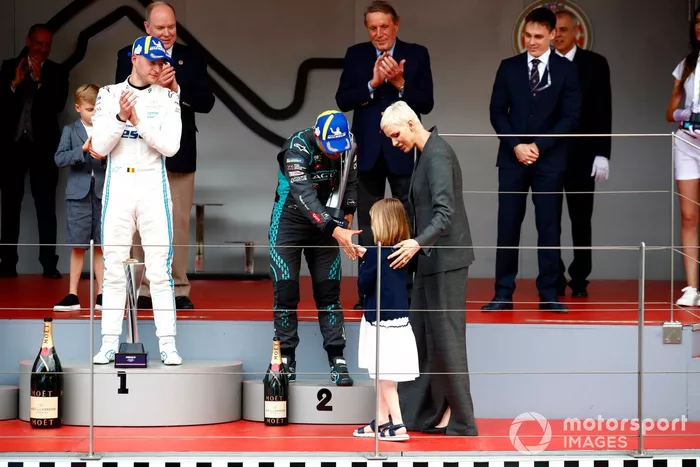 Podio: el Príncipe Alberto II y la Princesa Charlene de Mónaco, ganador, Stoffel Vandoorne, Mercedes-Benz EQ, segundo, Mitch Evans, Jaguar Racing
