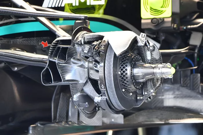Detalle del ductor del freno frontal del Mercedes W12