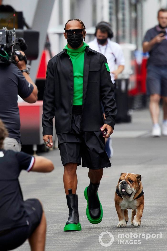 Lewis Hamilton, Mercedes, con Roscoe