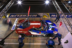 #68 Ford Chip Ganassi Racing Ford GT: Joey Hand, Dirk Müller, Tony Kanaan, pit action