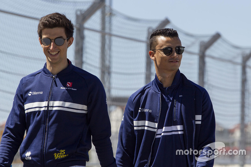 Pascal Wehrlein, Sauber walks the track