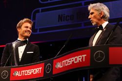 Le champion du monde de F1, Nico Rosberg, Mercedes AMG F1 et Damon Hill