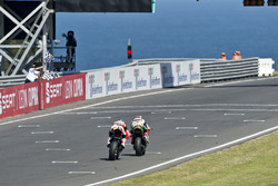 Jonathan Rea, Kawasaki Racing leads Chaz Davies, Ducati Team