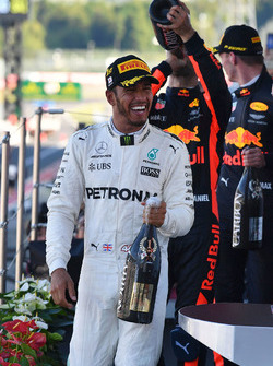 Podyum: Yarış galibi Lewis Hamilton, Mercedes AMG F1