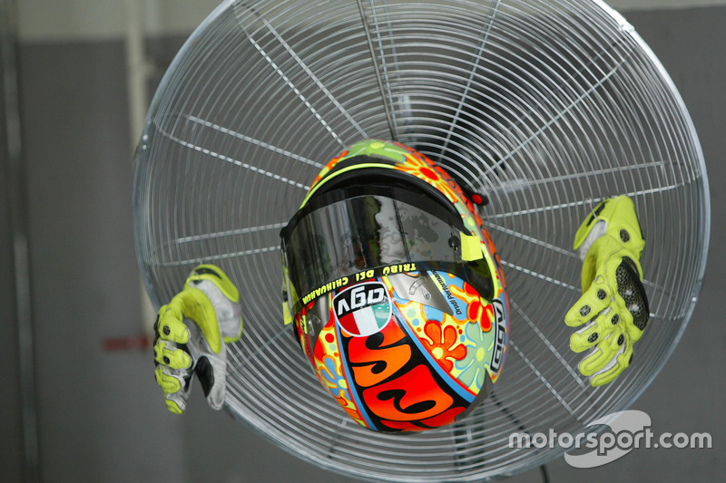 Casco y guantes de Valentino Rossi, Yamaha MotoGP Team