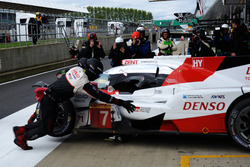 #7 Toyota Gazoo Racing Toyota TS050 Hybrid: Mike Conway, Kamui Kobayashi, Jose Maria Lopez de retour à son stand