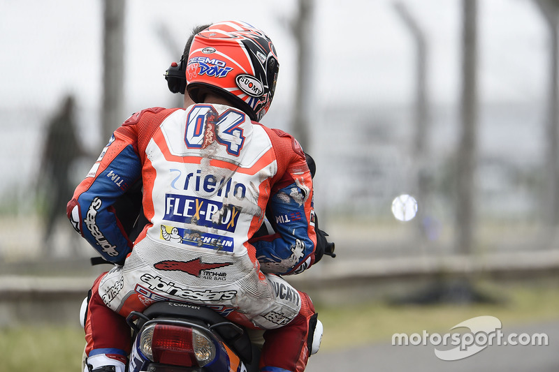 Andrea Dovizioso, Ducati Team, después del accidente