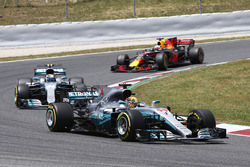 Lewis Hamilton, Mercedes AMG F1 W08; Valtteri Bottas, Mercedes AMG F1 W08; Daniel Ricciardo, Red Bull Racing RB13
