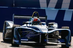 James Rossiter bestuurt de Formule E showauto