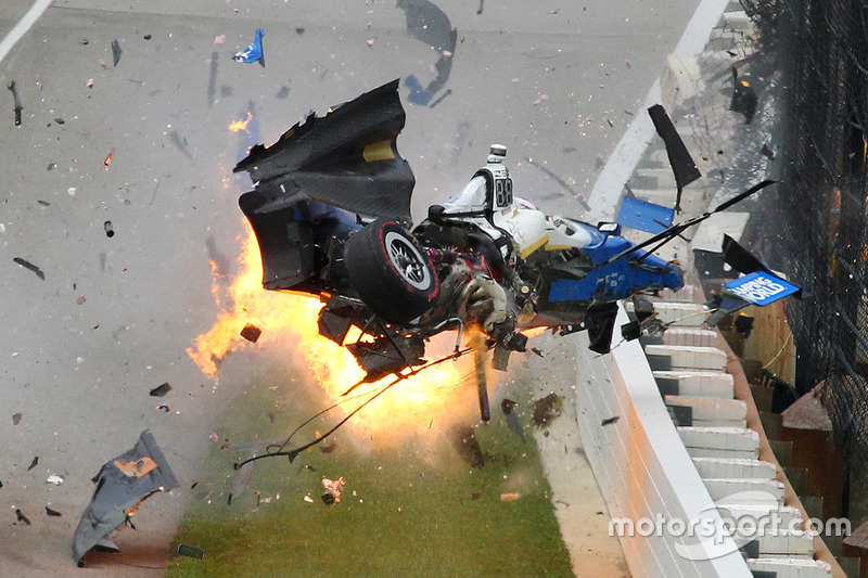 Scott Dixon, Chip Ganassi Racing Honda in a huge crash