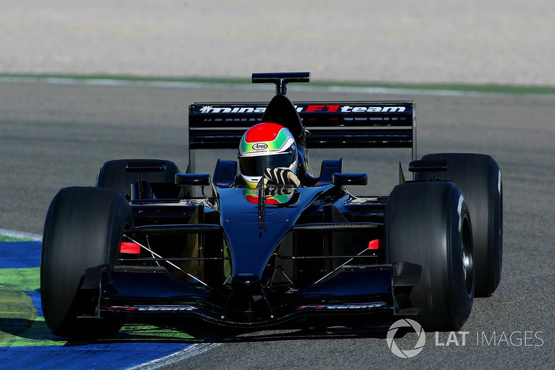 Justin Wilson, Minardi PS01 con neumáticos de lluvia Avon