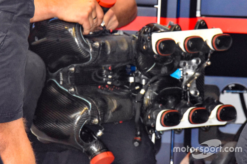 Daniel Ricciardo, Red Bull Racing RB14's engine intake plenum