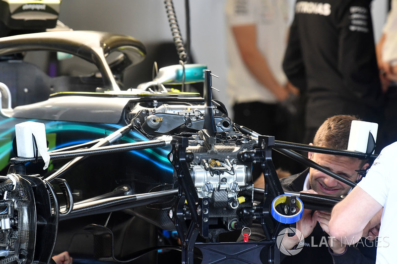 Mercedes-AMG F1 W09 voorwielophanging