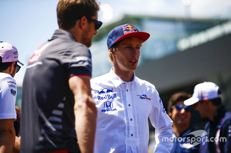 Romain Grosjean, Haas F1 Team, with Brendon Hartley, Toro Rosso, in the drivers parade