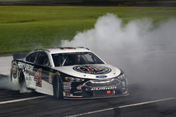 Race winner Kevin Harvick, Stewart-Haas Racing, Ford