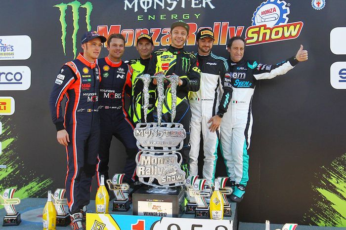 Ganadores, Valentino Rossi, Carlo Cassina, Ford Fiesta WRC, segundo, Andreas Mikkelsen, Thierry Neuville, Hyundai NG i20 WRC, tercero, Marco Bonanomi, Gigi Pirollo, Citroën DS3 WRC