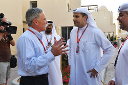 Chase Carey, Director Ejecutivo y Presidente Ejecutivo de Formula One Group y H. E. Khaldoon Al Muba