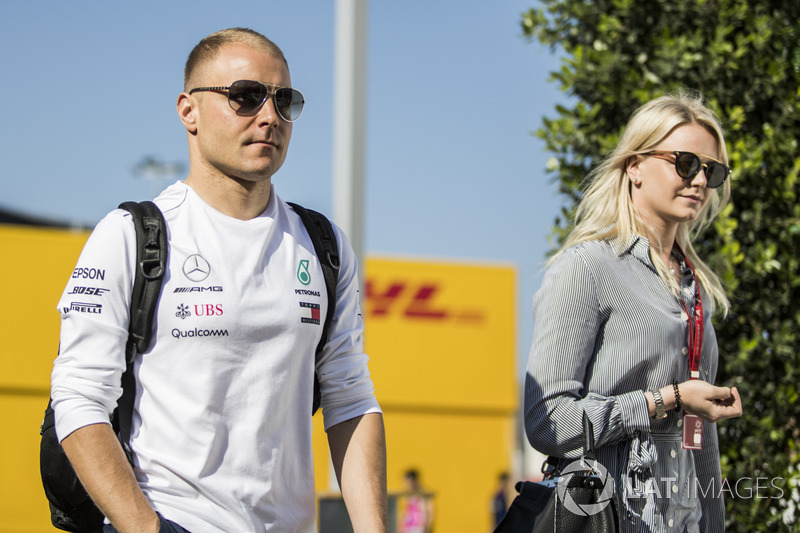 Valtteri Bottas, Mercedes-AMG F1, bersama istri, Emilia Pikkarainen