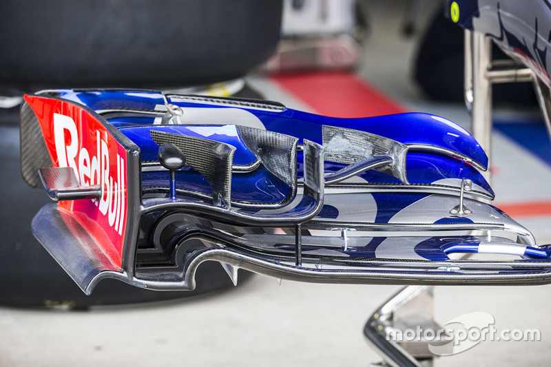 Scuderia Toro Rosso STR12 front wing detail