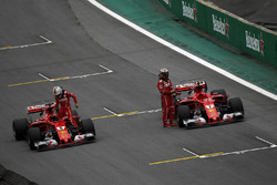 Sebastian Vettel, Ferrari SF70H en Kimi Raikkonen, Ferrari SF70H