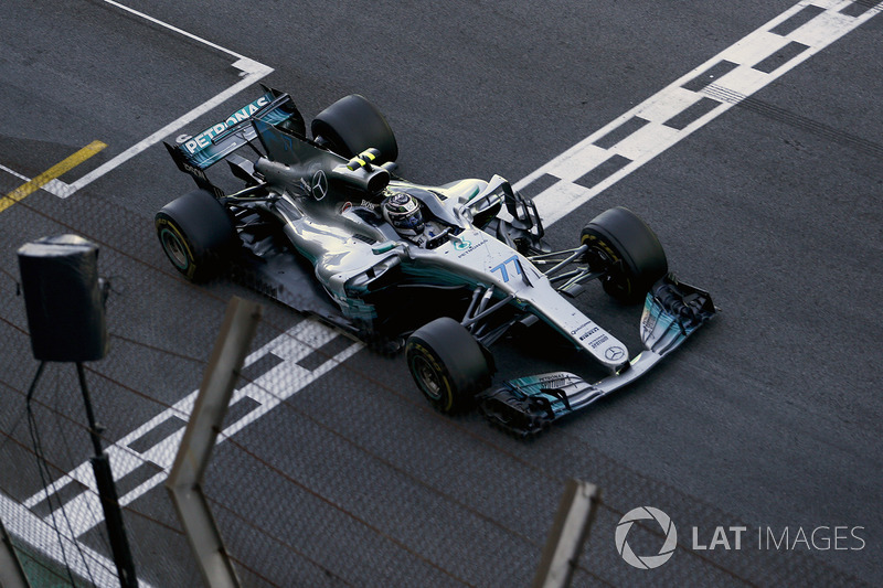 Valtteri Bottas, Mercedes-Benz F1 W08 cruza la meta en segundo puesto