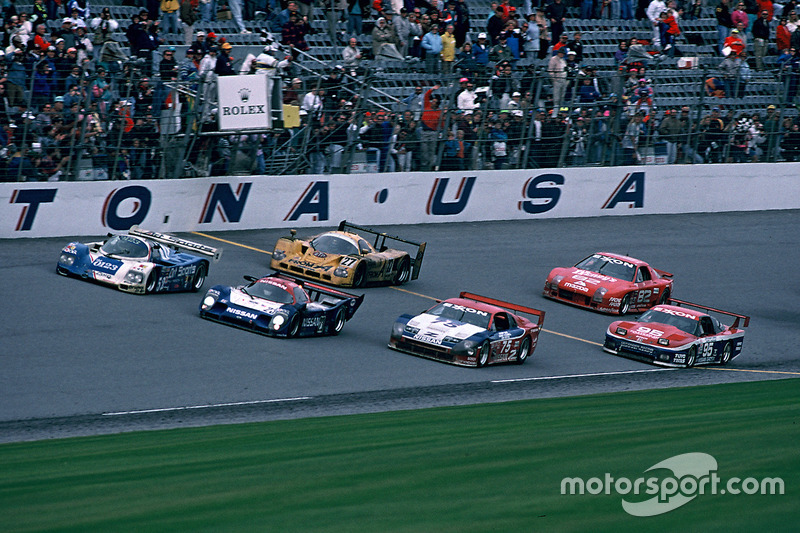 Checkered flag for Masahiro Hasemi, Kazuyoshi Hoshino, Toshio Suzuki, Nissan Motorsports Nissan R91CP