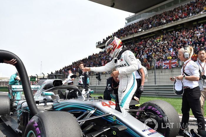 Lewis Hamilton, Mercedes-AMG F1 W09 EQ Power  en la parrilla