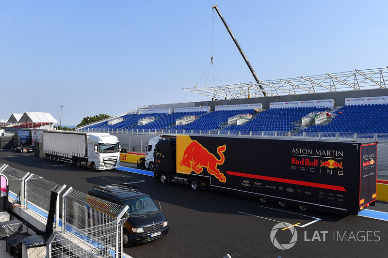 Red Bull Racing camión