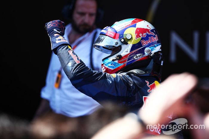 Ganador de la carrera Max Verstappen, Red Bull Racing celebra en parc ferme