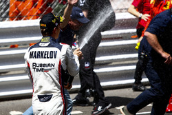 Winner Artem Markelov, RUSSIAN TIME celebrates with champagne