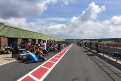 Atmosphere in the pitlane
