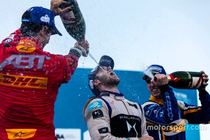 Podium: ganador, Sam Bird, DS Virgin Racing Formula E Team; segundo, Sébastien Buemi, Renault e.Dams; tercero, Lucas di Grassi, ABT Schaeffler Audi Sport