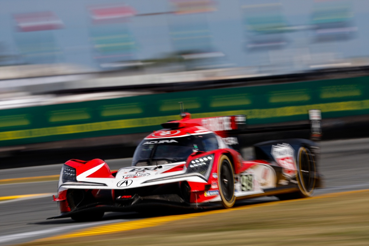 LIVE: Rolex 24 Hours at Daytona Commentary and Race Updates