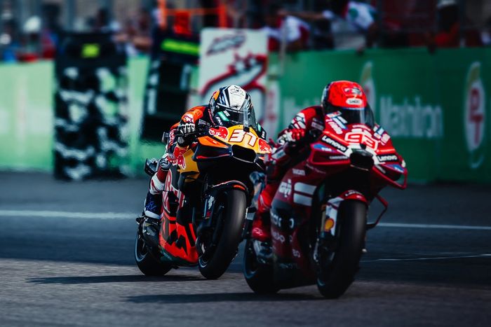 Marc Marquez, Ducati Team, Pedro Acosta, Red Bull KTM Factory Racing