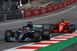 Lewis Hamilton, Mercedes-AMG F1 W09 leads Sebastian Vettel, Ferrari SF71H