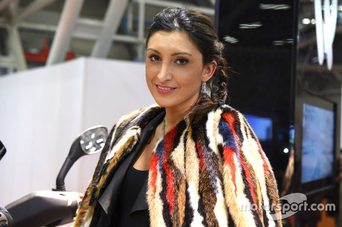 Las chicas en el Salón del Automóvil de Bolonia 2017