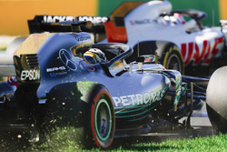 Lewis Hamilton, Mercedes AMG F1 W09, sort de piste