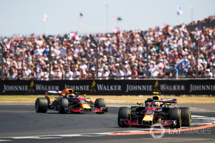 Max Verstappen, Red Bull Racing RB14, y Daniel Ricciardo, Red Bull Racing RB14
