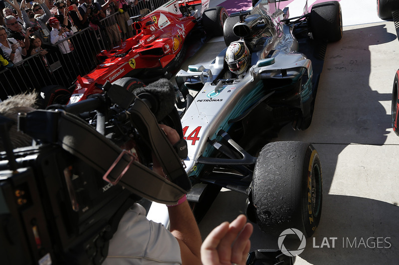 Race winner Lewis Hamilton, Mercedes-Benz F1 W08  in parc ferme